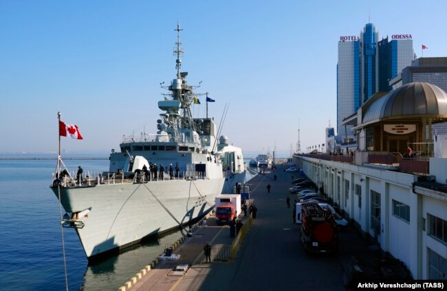 UKRAINE -- The Canadian Forces' HMCS Toronto (FFH 333) Halifax-class frigate is moored in the Black Sea port of Odessa, April 1, 2019