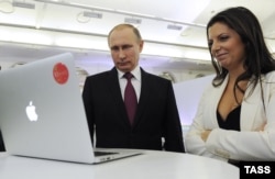 Russian President Vladimir Putin and RT's Editor-in-Chief Margarita Simonyan at the exhibition marking RT's 10th anniversary, Moscow, December 10, 2015.