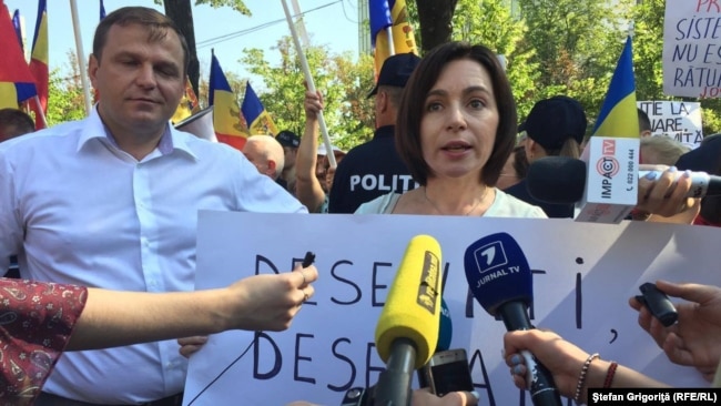 Moldova - Chisinau, protest 'against' and 'in favor' change electoral system. Maia Sandu and Andrei Nastase, two leaders of the opposition parties