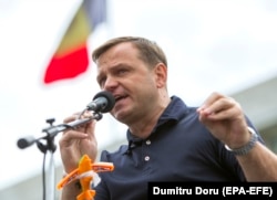 MOLDOVA -- The leader of the Dignity and Truth Platform Andrei Nastase delivers a speech during a protest in Great National Assembly Square, in front of the Government building, after the invalidation of the second round of Mayoral Elections in Chisinau,