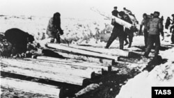 GULAG prisoners in 1940 constructing the North Pechora Railway