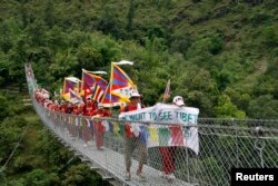 Tibetan protesters seeking independence from China walk towards the Nepal-Tibet border on July 1, 2008. (Gopal Chitrakar/Reuters)