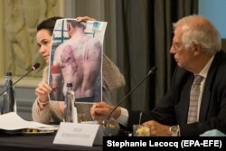 BELGIUM -- Belarusian opposition leader Svyatlana Tsikhanouskaya shows torture pictures next to EU foreign policy chief Josep Borrell during an informal breakfast with EU foreign affairs ministers on September 21, 2020.