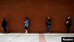 People who lost their jobs wait in line to file for unemployment benefits, following an outbreak of the coronavirus disease (COVID-19), at Arkansas Workforce Center in Fort Smith, Arkansas, U.S. April 6, 2020. REUTERS/Nick Oxford/File Photo