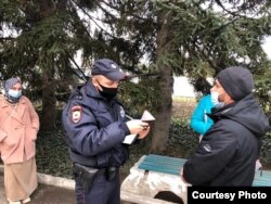 Russian police officers copying the data of the Crimean Tatars who came to support the detainees during the searches, Sevastopol, February 9, 2022.