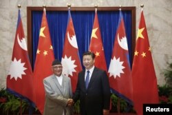 Chinese President Xi Jinping (R) shakes hands with Nepal Prime Minister Khadga Prasad Sharma Oli (L) inside the Great Hall of the People in Beijing on March 21, 2016. (Lintao Zhang/Reuters)