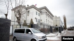 A vehicle leaves the territory of the Russian Embassy in Kyiv, February 10, 2022. (REUTERS/Valentyn Ogirenko)