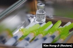 Doses of the Pfizer-BioNTech coronavirus (COVID-19) vaccine are seen at a COVID-19 vaccination centre in Seoul, South Korea, on March 10, 2021.(Kim Hong-Ji/Reuters)