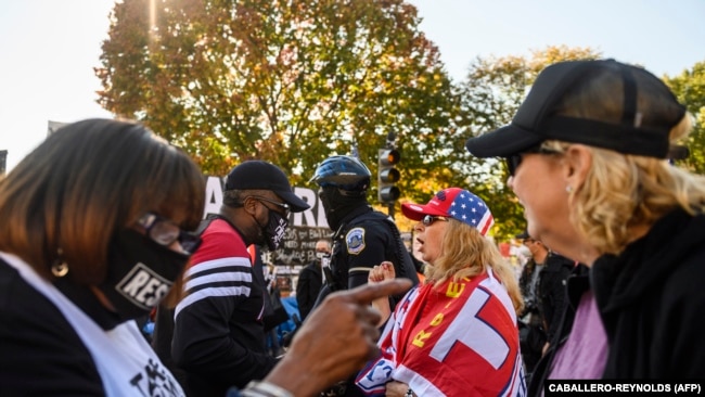 U.S. – Supporters of U.S. president Donald Trump argue with supporters of President-elect Joe Biden in front of the White House in Washington, D.C., on November 13, 2020.
