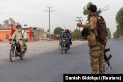 One of Danish Siddiqui's photos of an Afghan Special Forces soldier directing traffic during the rescue mission of a policeman besieged at a check post surrounded by Taliban, in Kandahar province, Afghanistan, July 13, 2021.